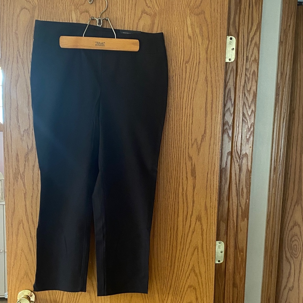 Chico’s So Slimming Black Cropped Pants